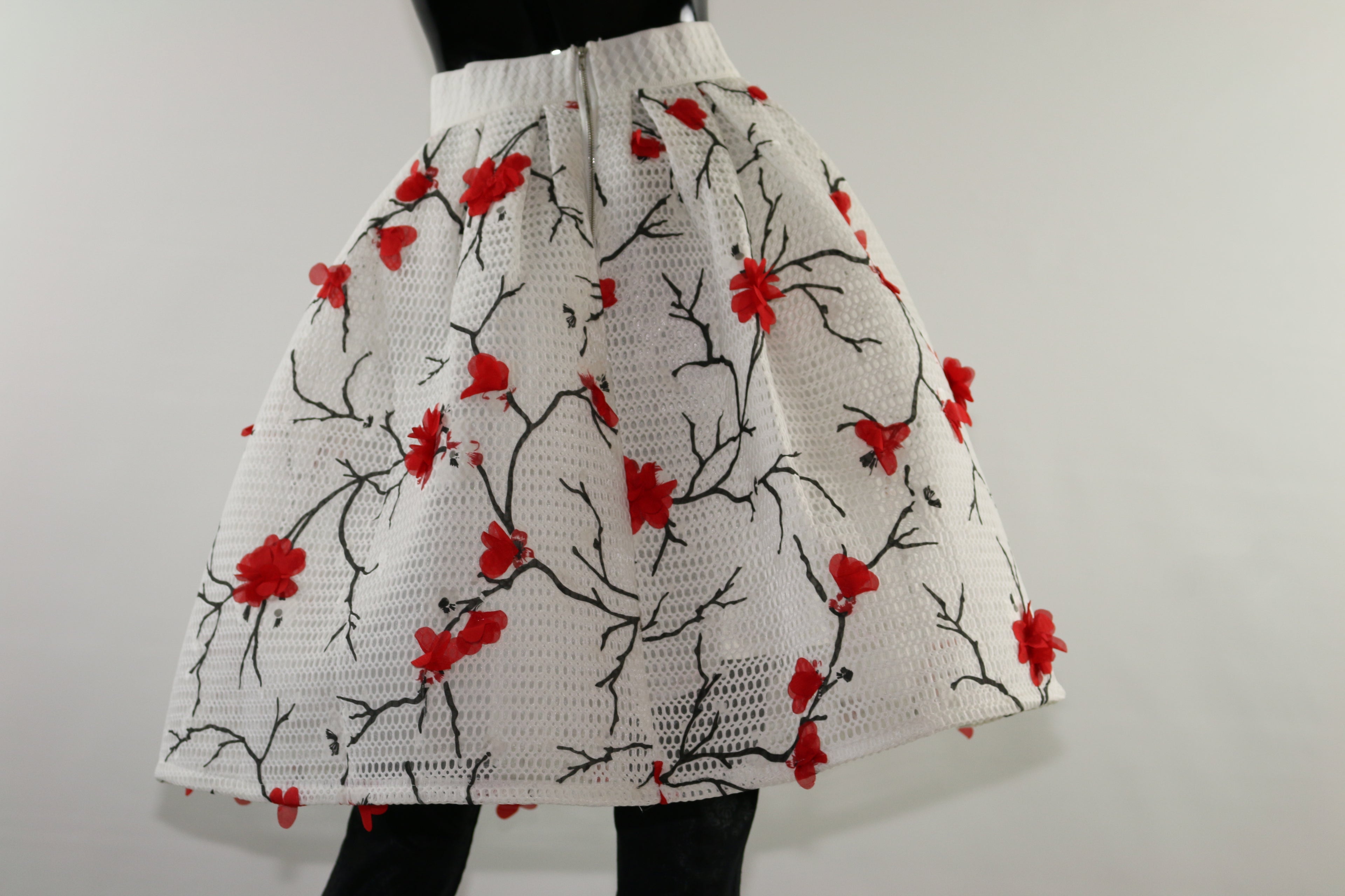 Ina Skirt, white with Red flowers